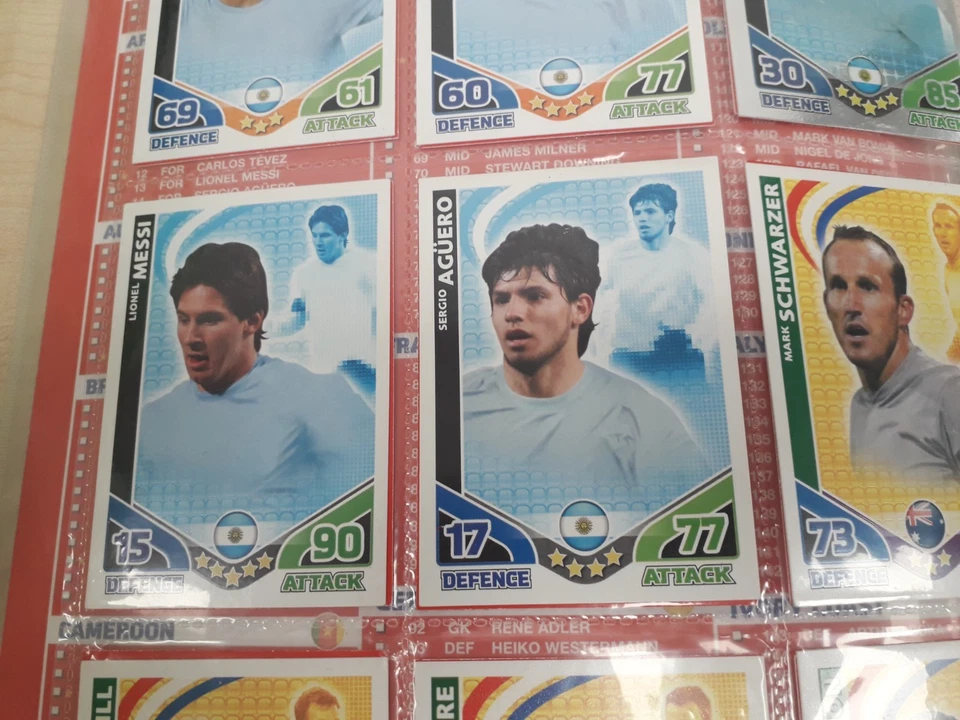 Topps Match Attax England 2010 Binder: Full Base Set + Managers Messi, Maradona - Image 3 of 4