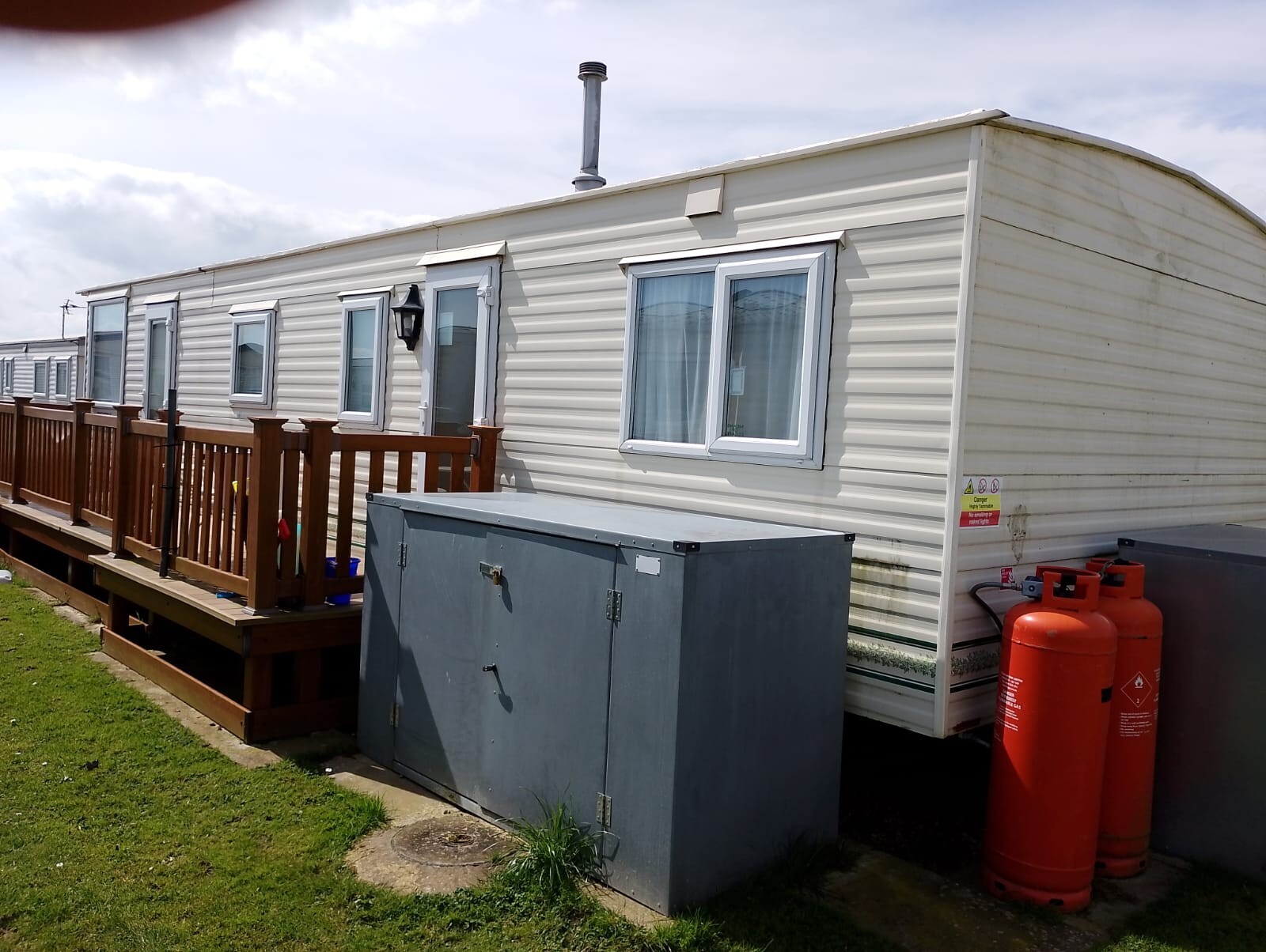 STATIC CARAVAN 6 BERTH FOR SALE SITED AT GOLDEN PALM, CHAPEL ST