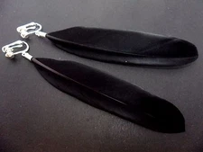 A PAIR OF LONG BLACK FEATHER  DANGLY CLIP ON EARRINGS.
