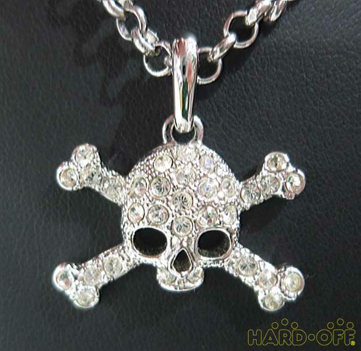 vivienne westwood skull and crossbones necklace