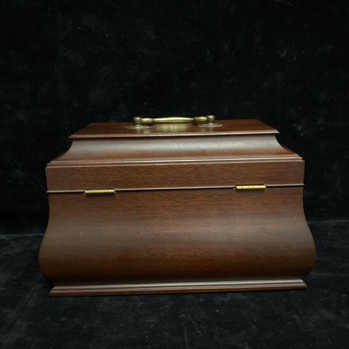 Col. Williamsburg Restoration Virginia Metal Crafters Mahogany Box & Key SFC - Picture 4 of 24