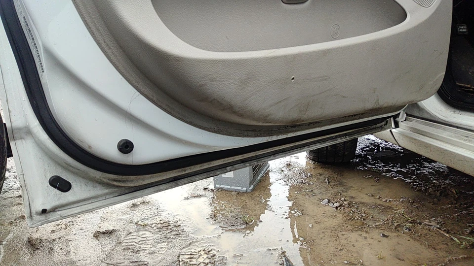 14 DODGE CARAVAN Front Door Drivers Side - Imagem 2 de 2