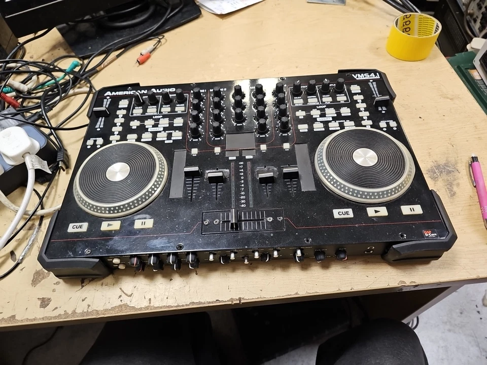 American Audio VMS4.1 All In One DJ Mixer Controller Black- SPARES ONLY. - Image 4 of 4