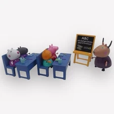 GC Madam Gazelle Fun Class & 4 Peppa Pig Friends, 1 Easel & 2 Desk(3D) & 2 Bench