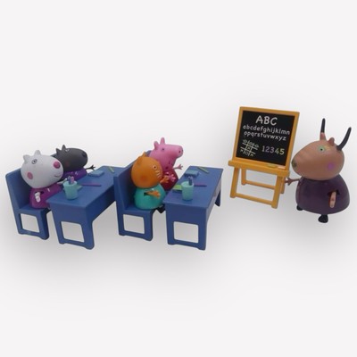 GC Madam Gazelle Fun Class & 4 Peppa Pig Friends, 1 Easel & 2 Desk(3D) & 2 Bench