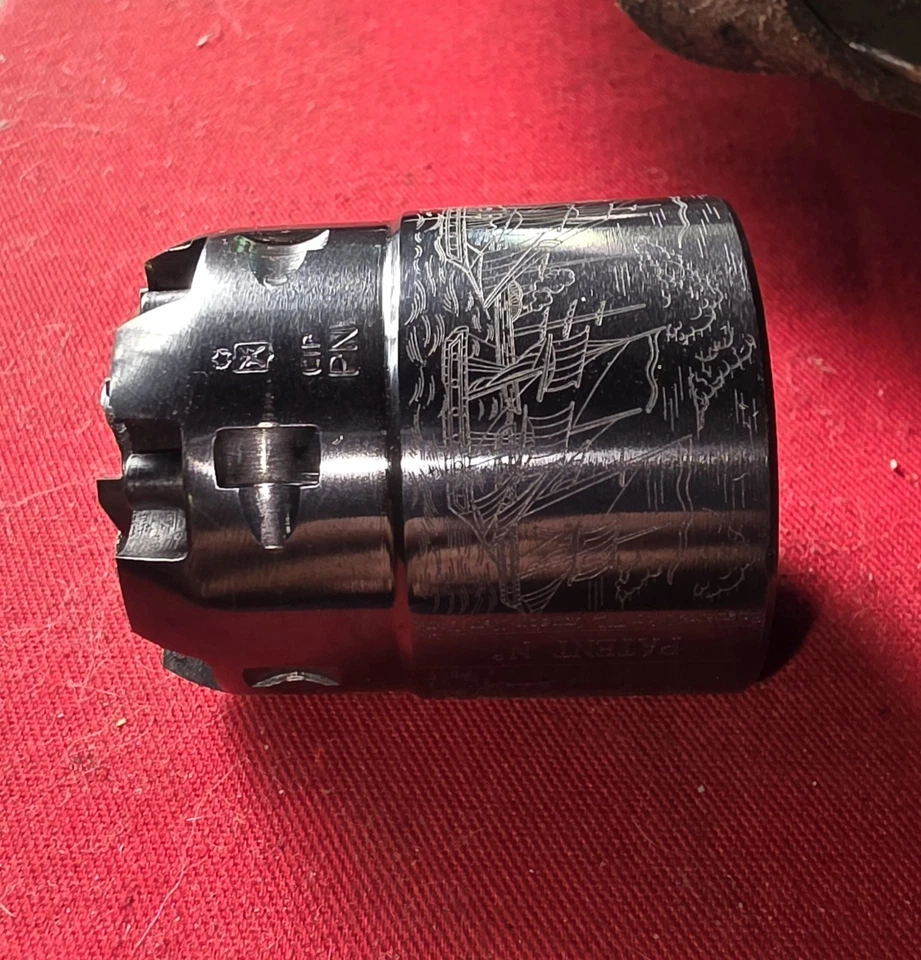 Cilindro de polvo negro Pietta 1860 Army Blued .44 Cal - escena naval grabado láser Foto 2 de 4