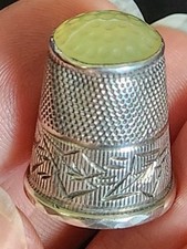 James Swann THIMBLE Solid Sterling Silver STONE TOP 1902 Birmingham Leaf Design
