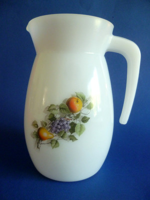 Krug  ARCOPAL FRANCE Motiv Früchte Obstdesign Pyrex MilchGlas 70er Jahre NEU