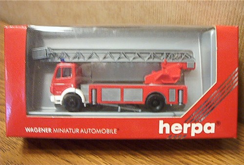 Camión de bomberos Herpa Wagener miniatura escala HO #871008 con escalera | Zustand: New
