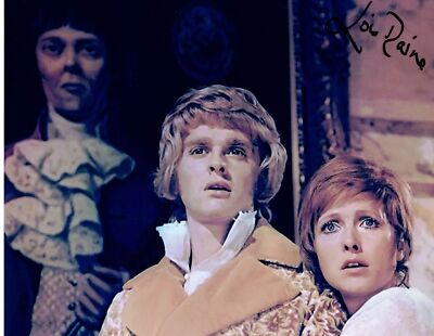 LOIS DAINE - Sara Durward in Captain Kronos - Vampirjäger - handsigniert 10 x