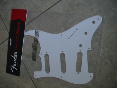 FENDER STRATOCASTER S/S/S 8-HOLE WHITE 1-PLY PICKGARD PART NUMBER 099-2017-000