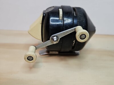 FISHING REEL Vintage Zebco 202 Black Color Metal Foot 3 Rivets