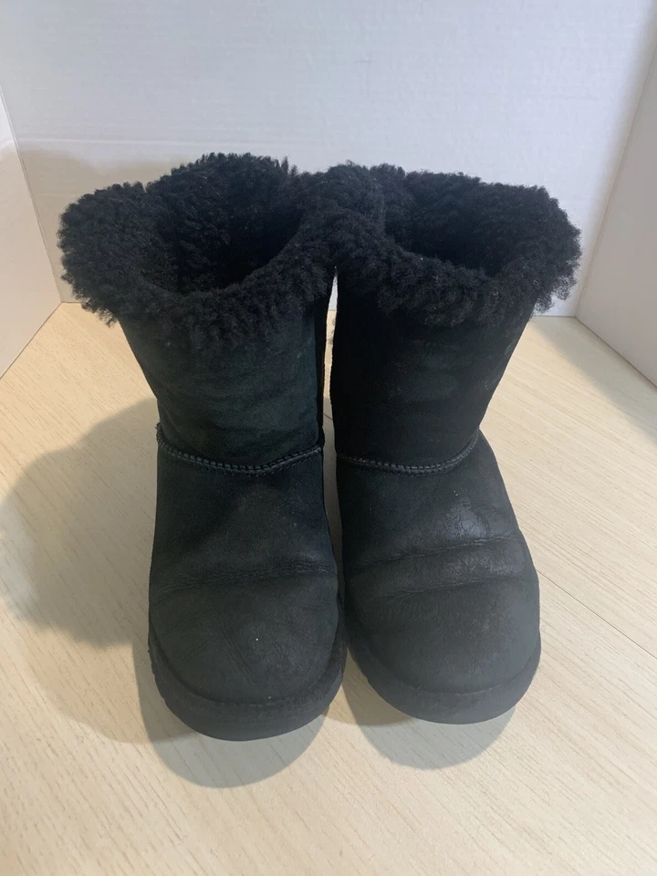 UGG Australia Women's Distressed BAILEY BOW Black Sheepskin Ankle Boots Sz 6/36 - Image 2 of 4