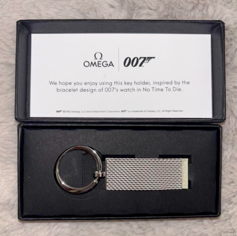 OMEGA 007 SPECTRE Novelty Silver Milanese Breath Key ring wz/Box