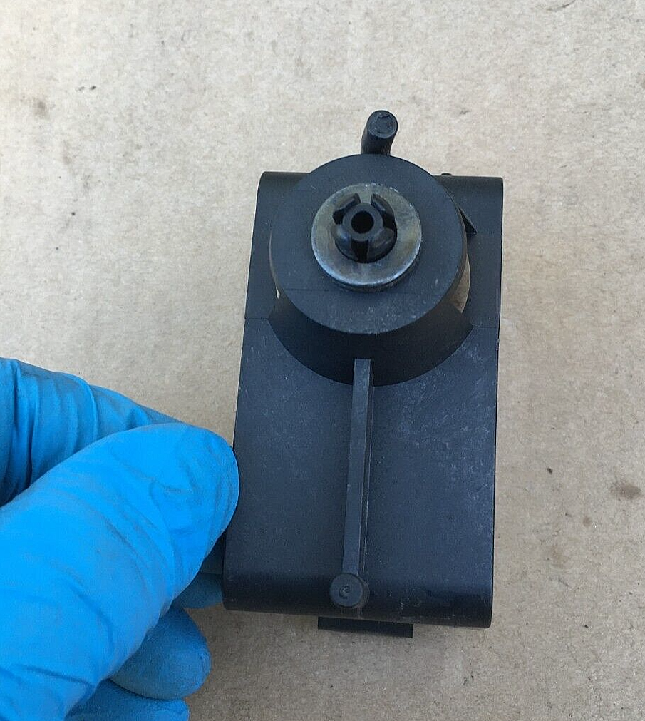 BMW E53 X5 (2005) 3.0d Auto - Fixing Bracket - 7003697 **BMW OEM 