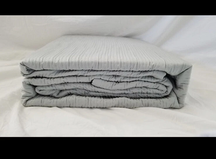 Ralph Lauren Spencer Matelassé King Coverlet & Two Standard Shams Sage Green. - Image 3 of 4