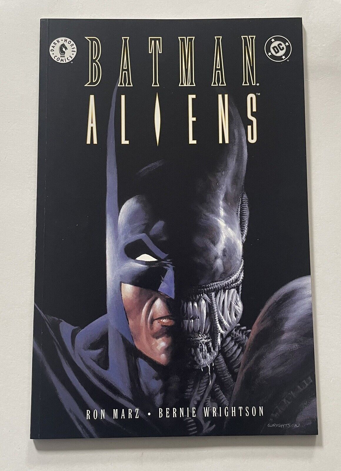DC Comics Batman Aliens Dark Horse 1997 1st Print | Graphic Novel Book | NM