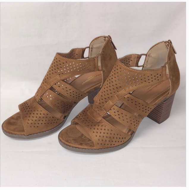 short block sandals