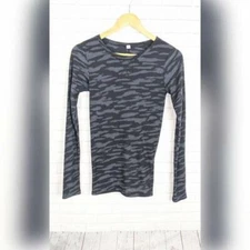 Under Armour Shirt Womens XS Black Gray Camouflage Thermal Base Layer Gorpcore