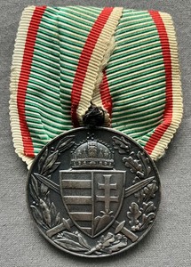Hungarian World War I Commemorative Medal Pro Deo Et Patria Court Mounted
