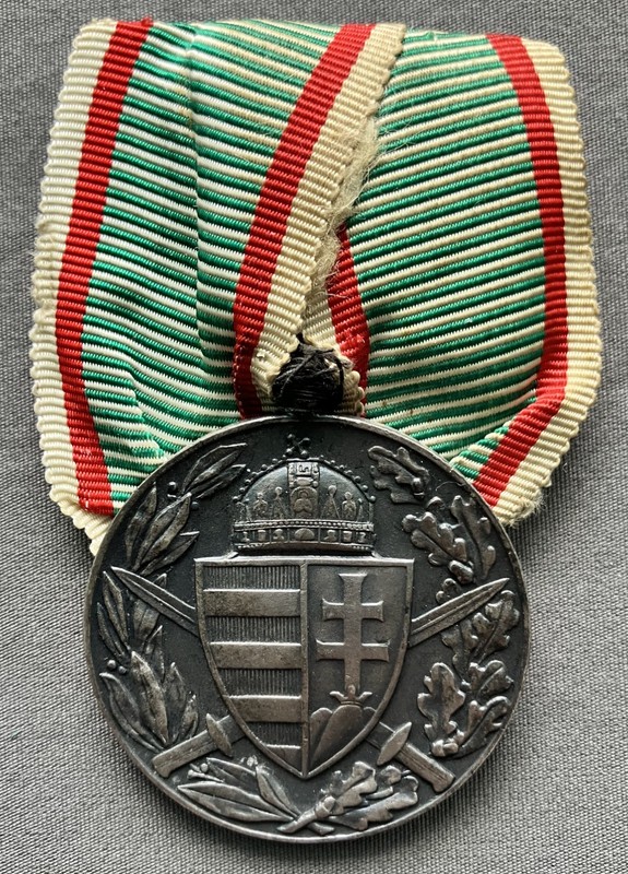 Hungarian World War I Commemorative Medal Pro Deo Et Patria Court Mounted