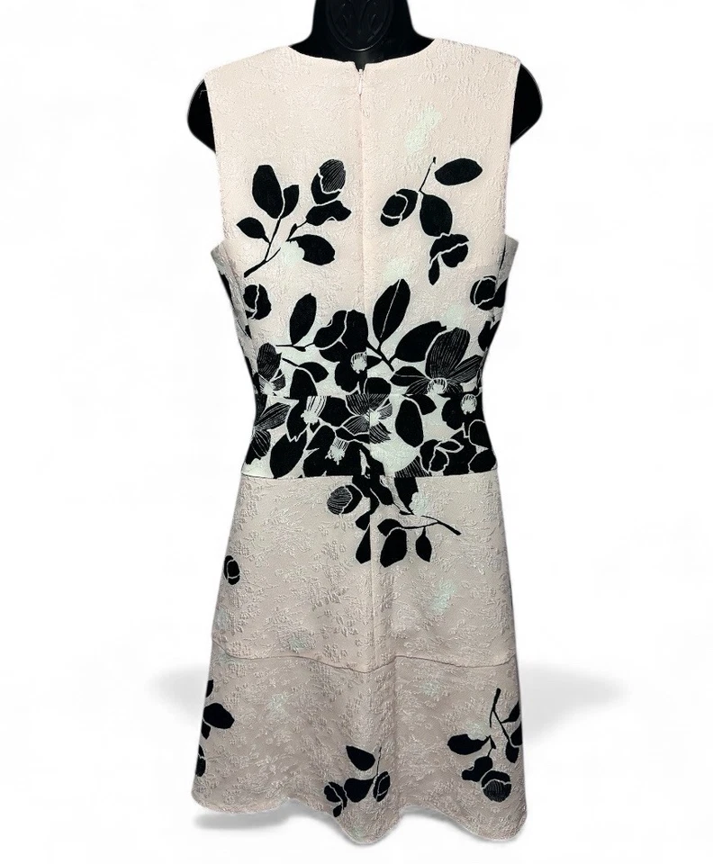 Vestido Karl Lagerfeld Floral Pétalo Rosa y Negro Encaje Sin Mangas Acampanado Talla 6 Foto 3 de 4