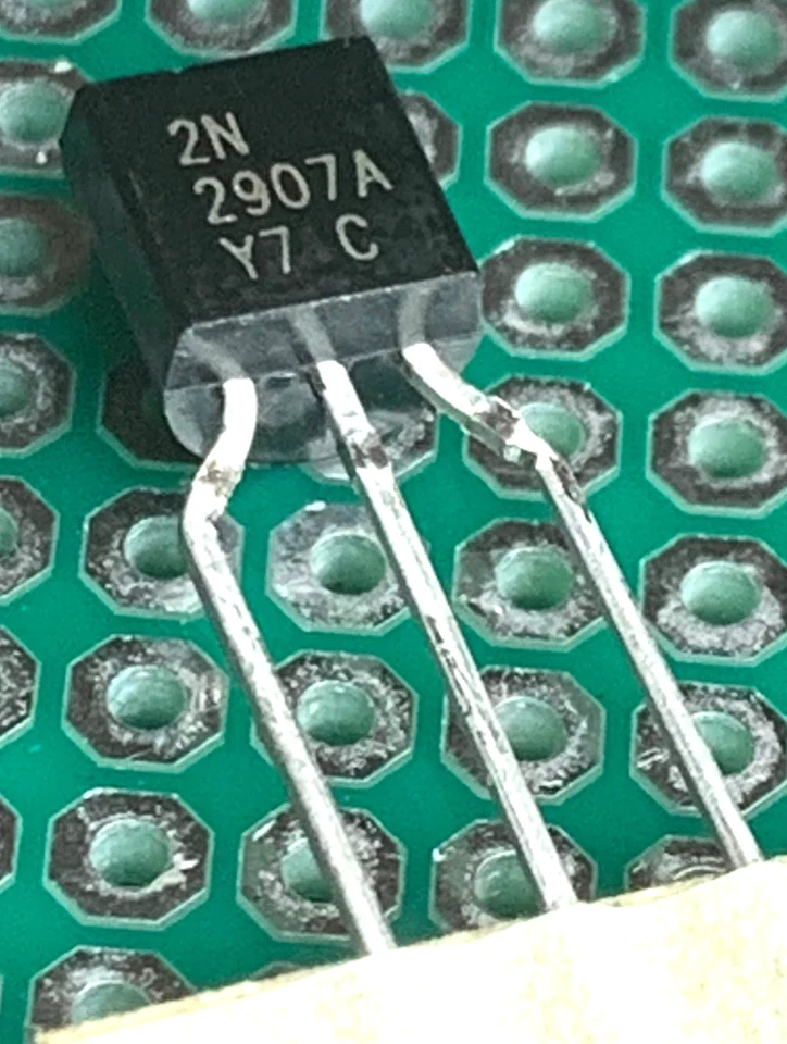 DIOTEC 2N2907A Transistor SI-P 60V 0.6A .4W TO92 PLASTIC