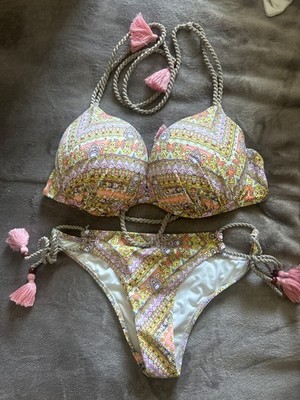 Victoria Secret Bikini. Multicolor. Good condition. Small bottoms. 34D top