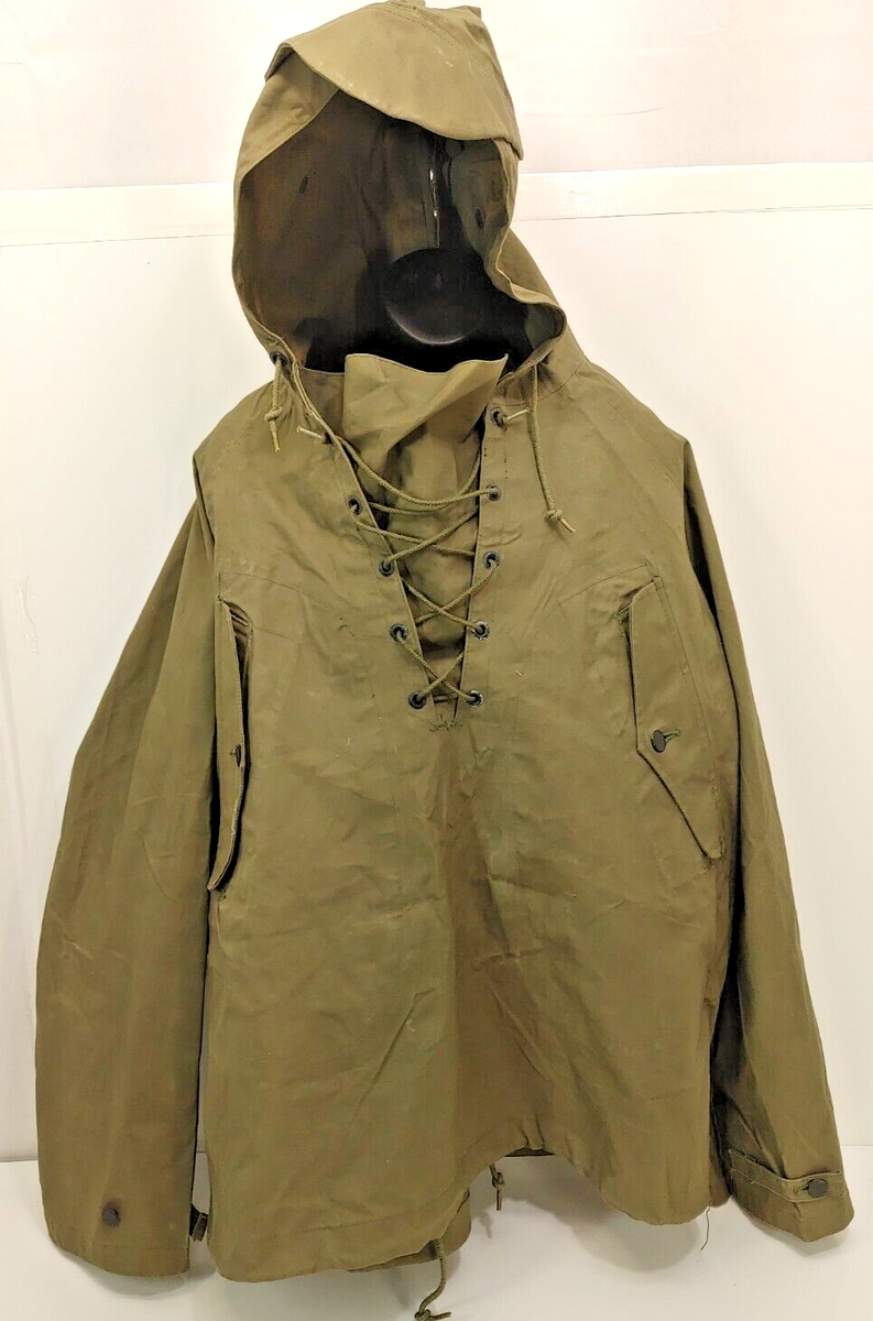 US Army Vietnam era wet weather men's parka with hood - Size MedUS