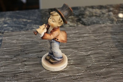 hummel boy with horn