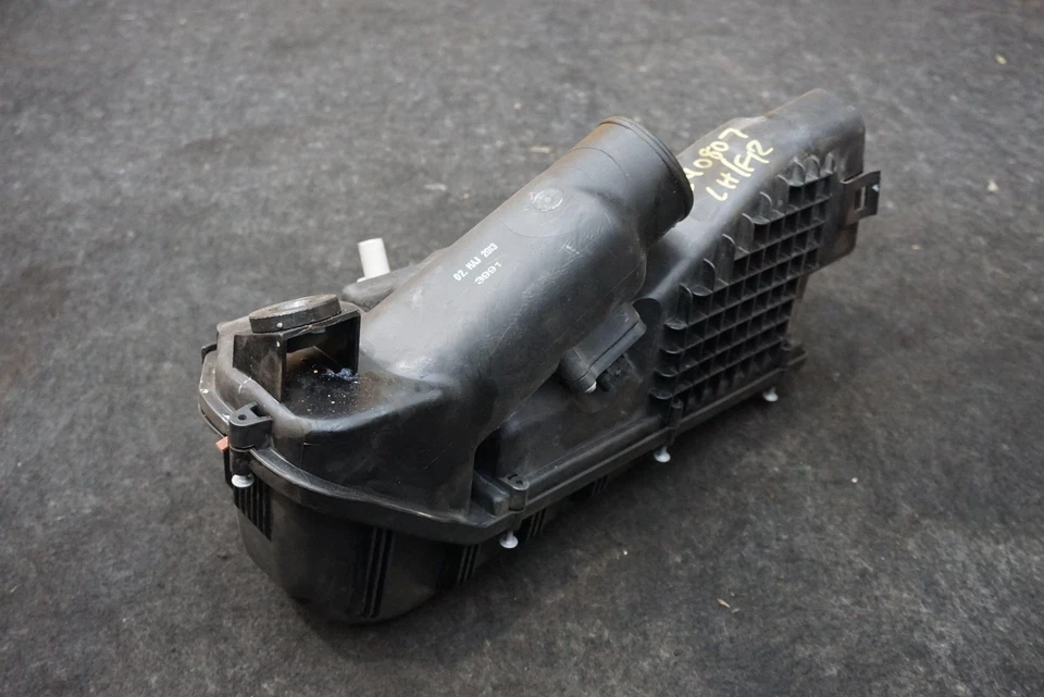 Left Engine Air Filter Cleaner Box Assembly OEM 13717593191 BMW 760i F02 2010-14 - Image 3 of 4