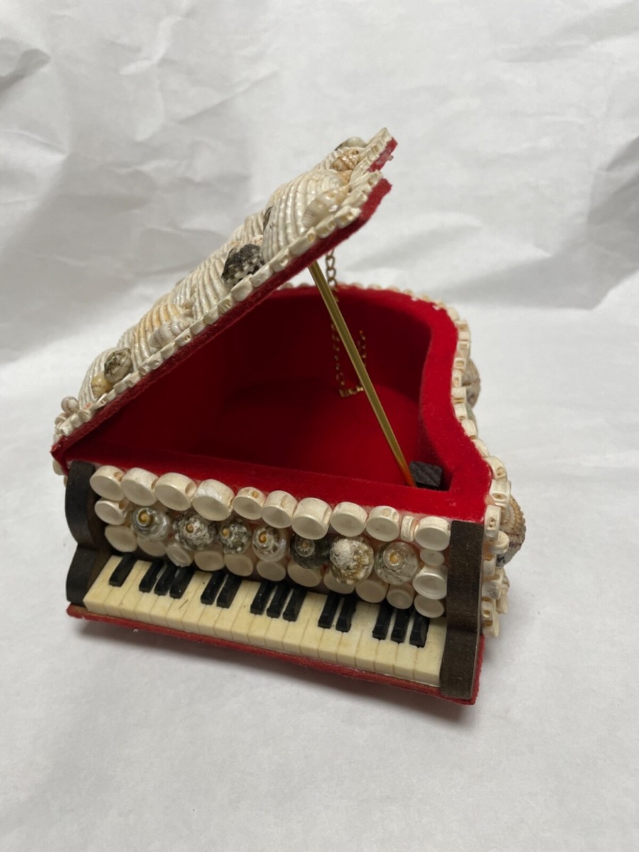 cintage travel souviner shell encrusted box shaped like grand