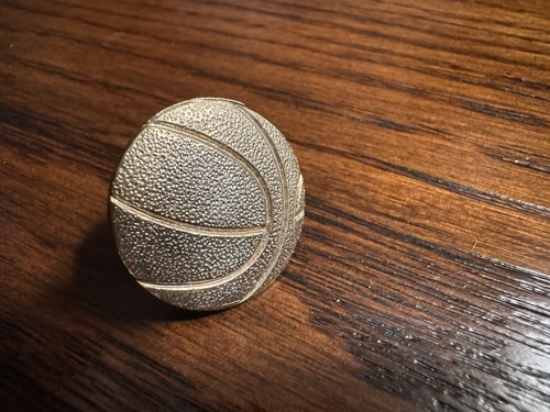 Basketballkörbe NBA Anstecknadeln Hutnadel gold metallfarben Push Pin Verschluss - Bild 2 von 3