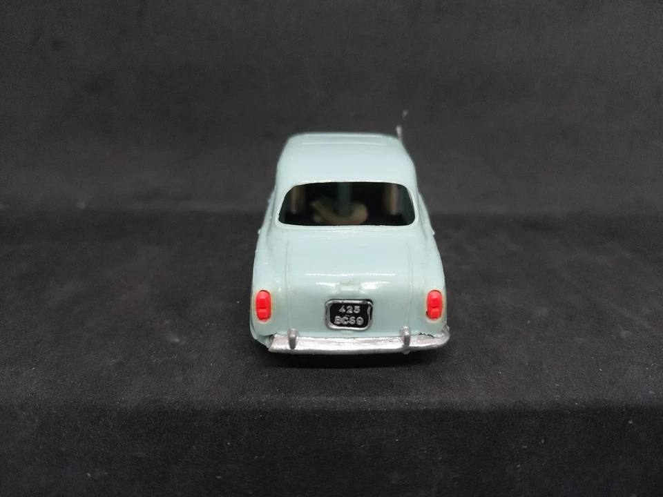 Norev 1/43 N9 Peugeot 404 Bleue Clair Plancher Métal Incomplète - Photo 4/4