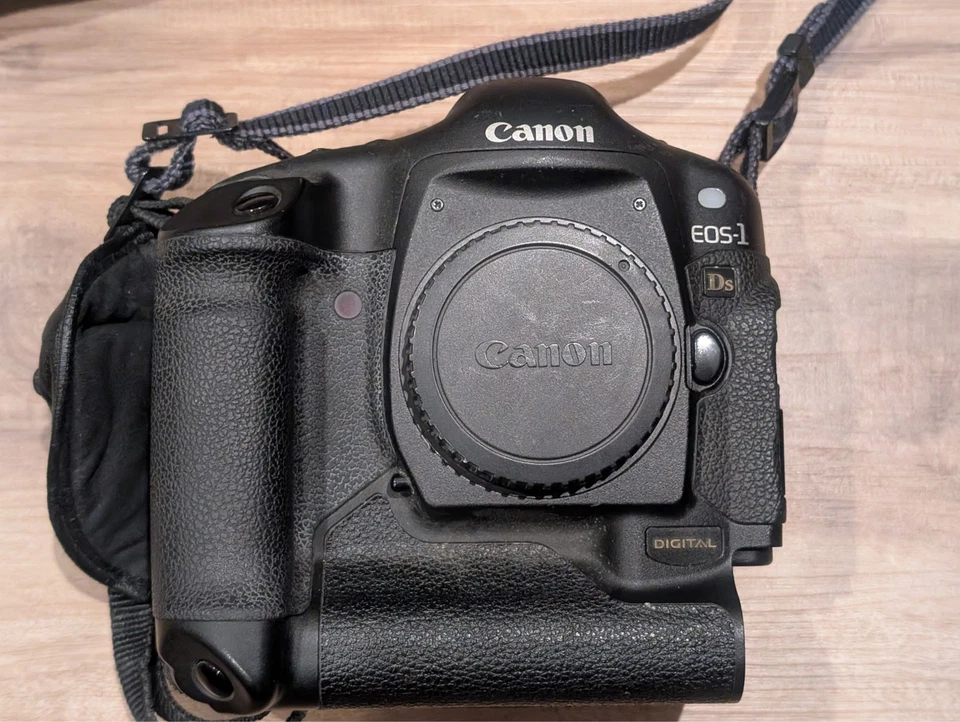 Canon EOS 1Ds Mark I - Full Frame - 11.1 MP - DSLR - Body Only, 1Ds Classic - Image 4 of 4