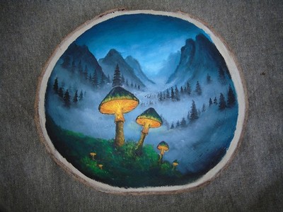 Mystic Mushrooms.Hand-painted on wood slice.Medium: Oil paints.Diameter:14*16 cm