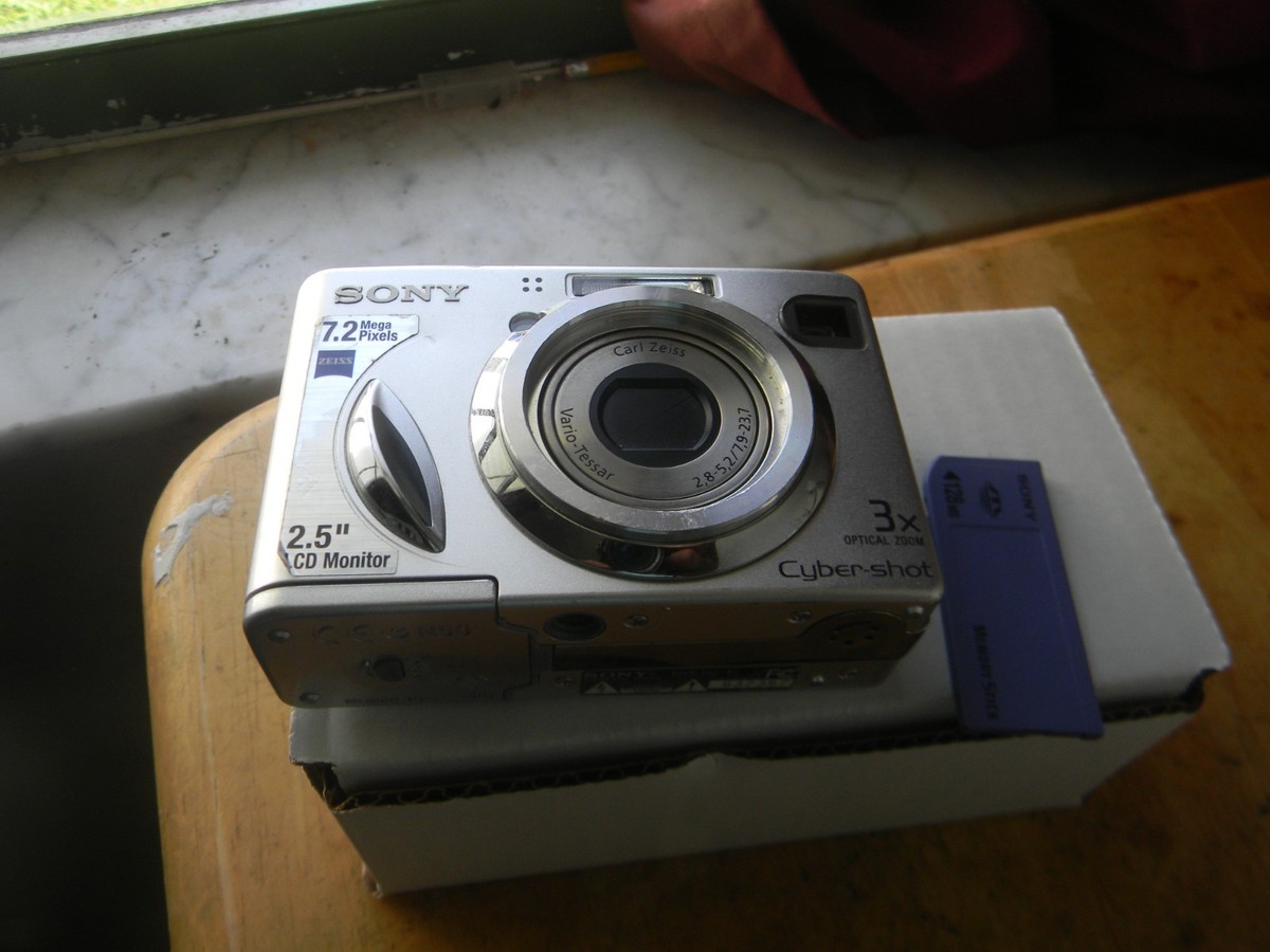 コンデジ　SONY　Cyber-shot　DSC-Ｗ7　ソニー　サイバーショット Sony Cyber-shot DSC-W7 7.2MP Digital Camera - Silver for
