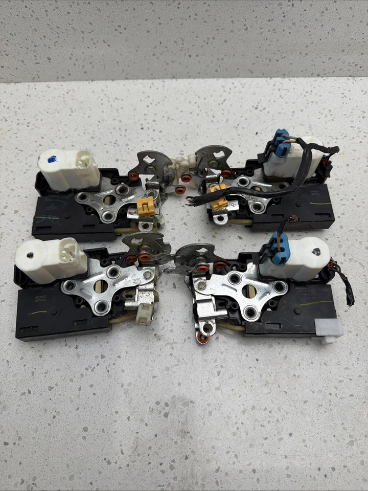 2002-2006 Cadillac DTS Front/Rear Door Latch right & Left 4pcs Kit Foto 2 de 4