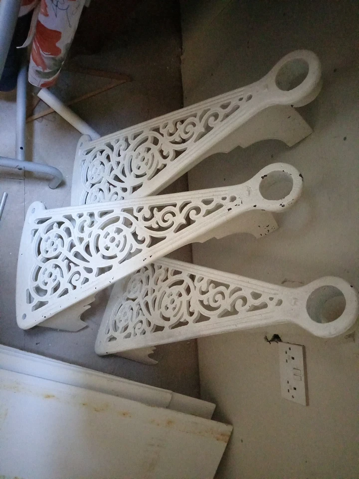 Cast iron spiral treads x3   32inch x8inch x15 inch £100 each - Image 3 of 3