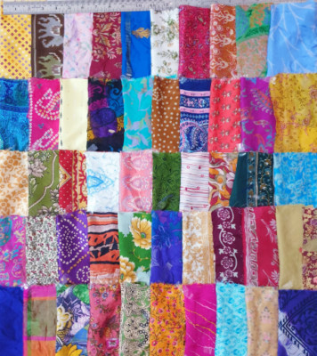 Sari ART SILK Fabric Vintage Sari Fabric Material Remnant 50pcs 3''6 inches DS109