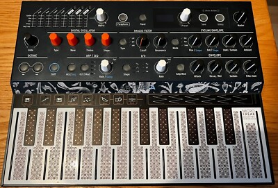 Arturia MicroFreak Hybrid Synthesizer (570101)