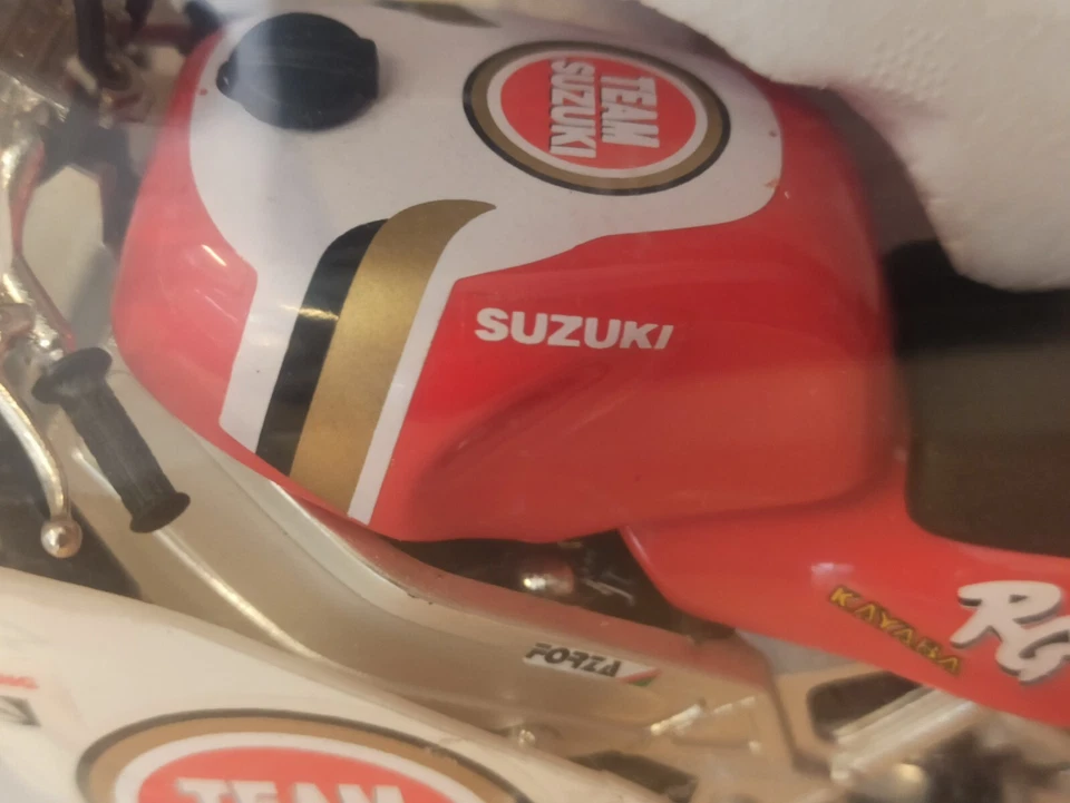 Suzuki RGV 500/ Beattie Die Cast Model 1/10 Ref 13856 Guitoy - Immagine 4 di 4