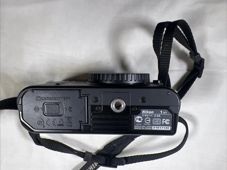 Cámara Nikon 1 V1 Mirrorless CX Cuerpo 10.1MP Solo 2236 Accionamientos. Foto 4 de 4