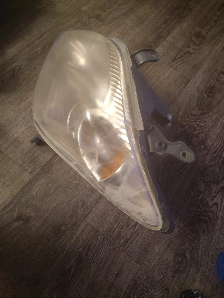 Правая фара в сборе со стороны водителя Scion Xa 2004 2005 - Изображение 3 из 4