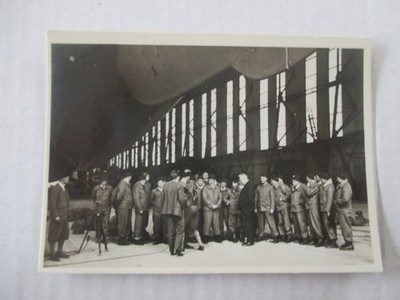 1. Bild Zeppelin Weltfahrten II.Buch Bild nr.13.ca.8 x 5,5 cm.