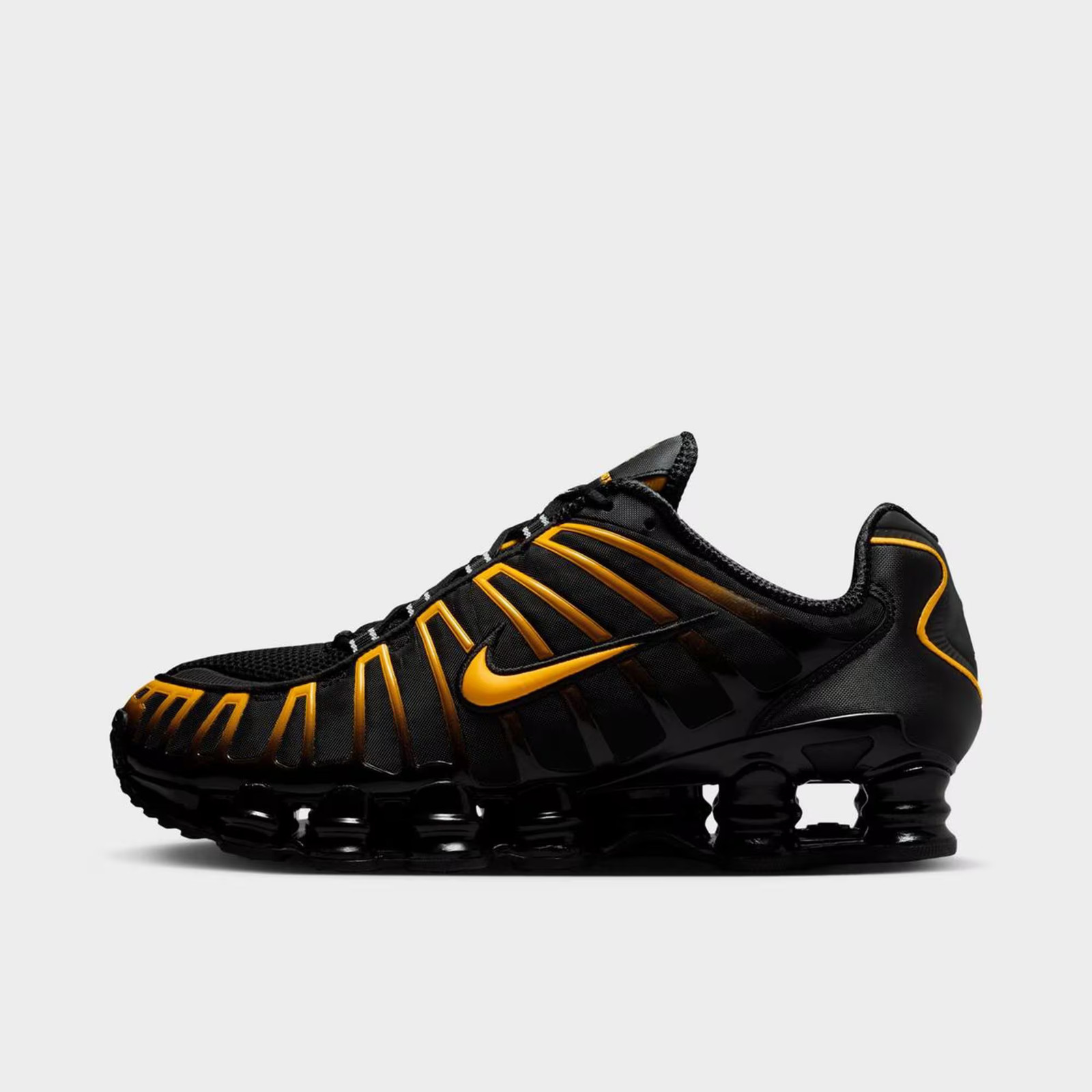 Zapatos informales para hombre Nike Shox TL negros/dorados universitarios AV3595 013