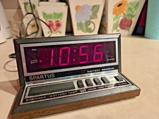 Working Vintage Spartus Digital Alarm Clock Model 1140 Faux Wood