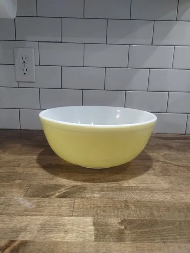 PYREX 404 - Primary Color Yellow - 4 Quart Large Nesting Mixing Bowl