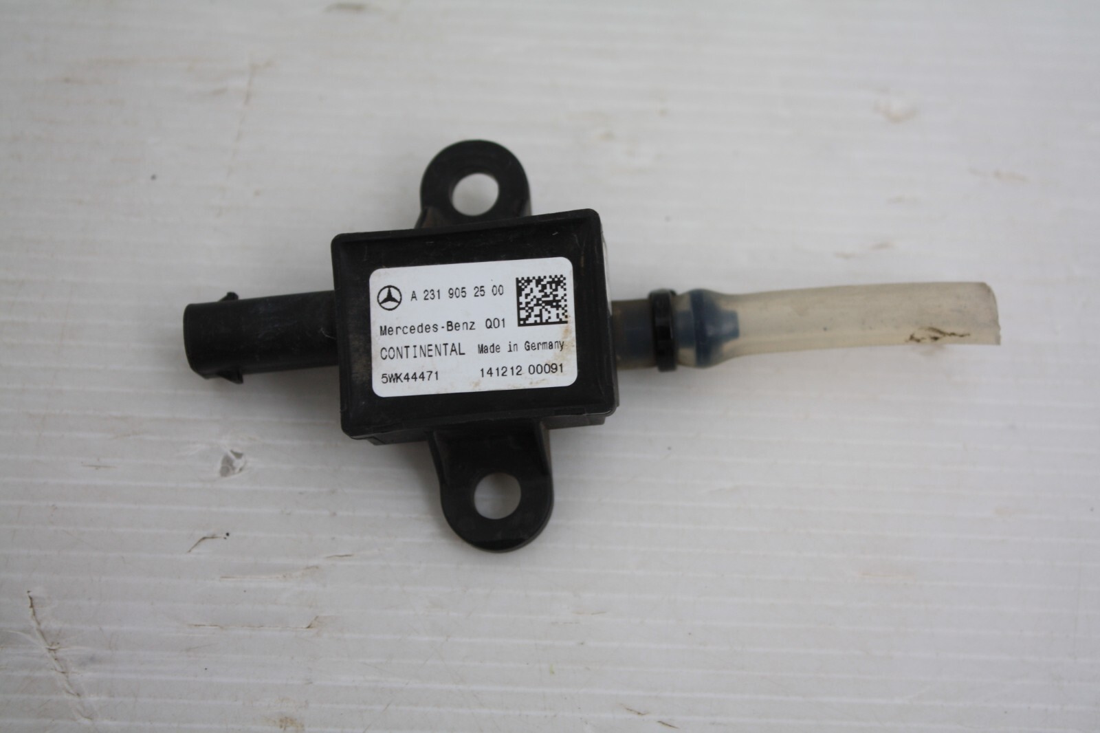 MB SL R231 Front Pedestrian Protection Pressure Sensor A2319052500 