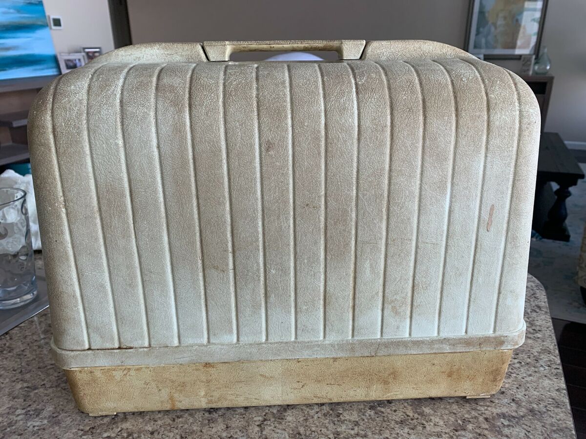 Zig Zag SEWING MACHINE in HARD CASE VINTAGE RARE! UNTESTED Zig Zag SEWING MACHINE in HARD CASE VINTAGE RARE! UNTESTED